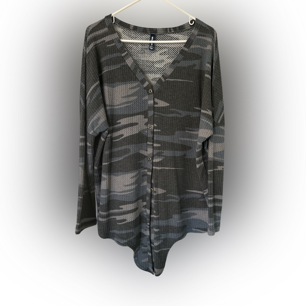 IWOLLENCE Gray Camouflage Button-Up Cardigan - Large